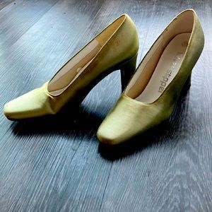 Vintage 70s Olive Green Heels